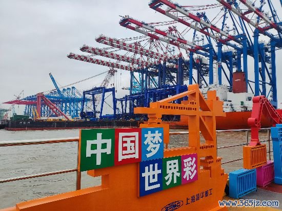 上海振华重工长兴基地0号海工码头上的岸桥。黄晓慧摄